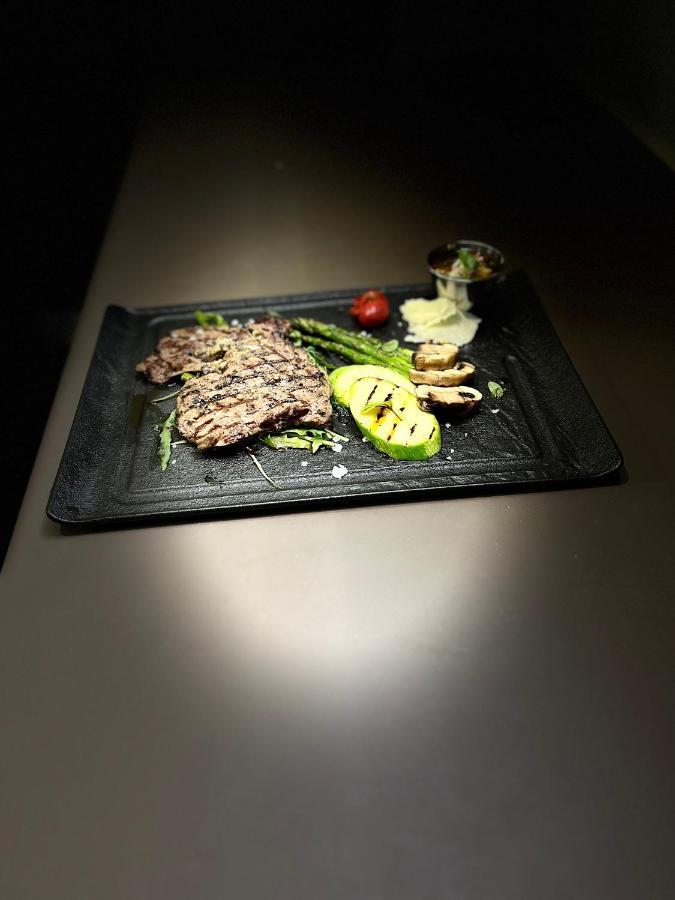 Vega Restaurant & 4*