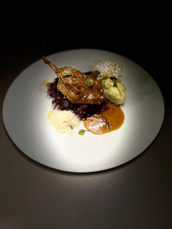 Vega Restaurant & Pensión Orşova