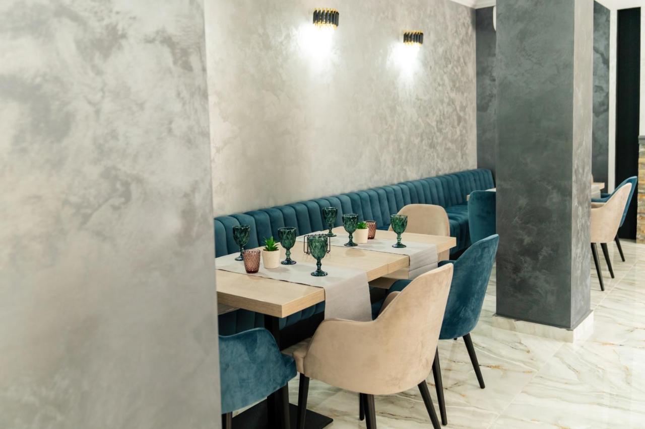 Vega Restaurant & 4*