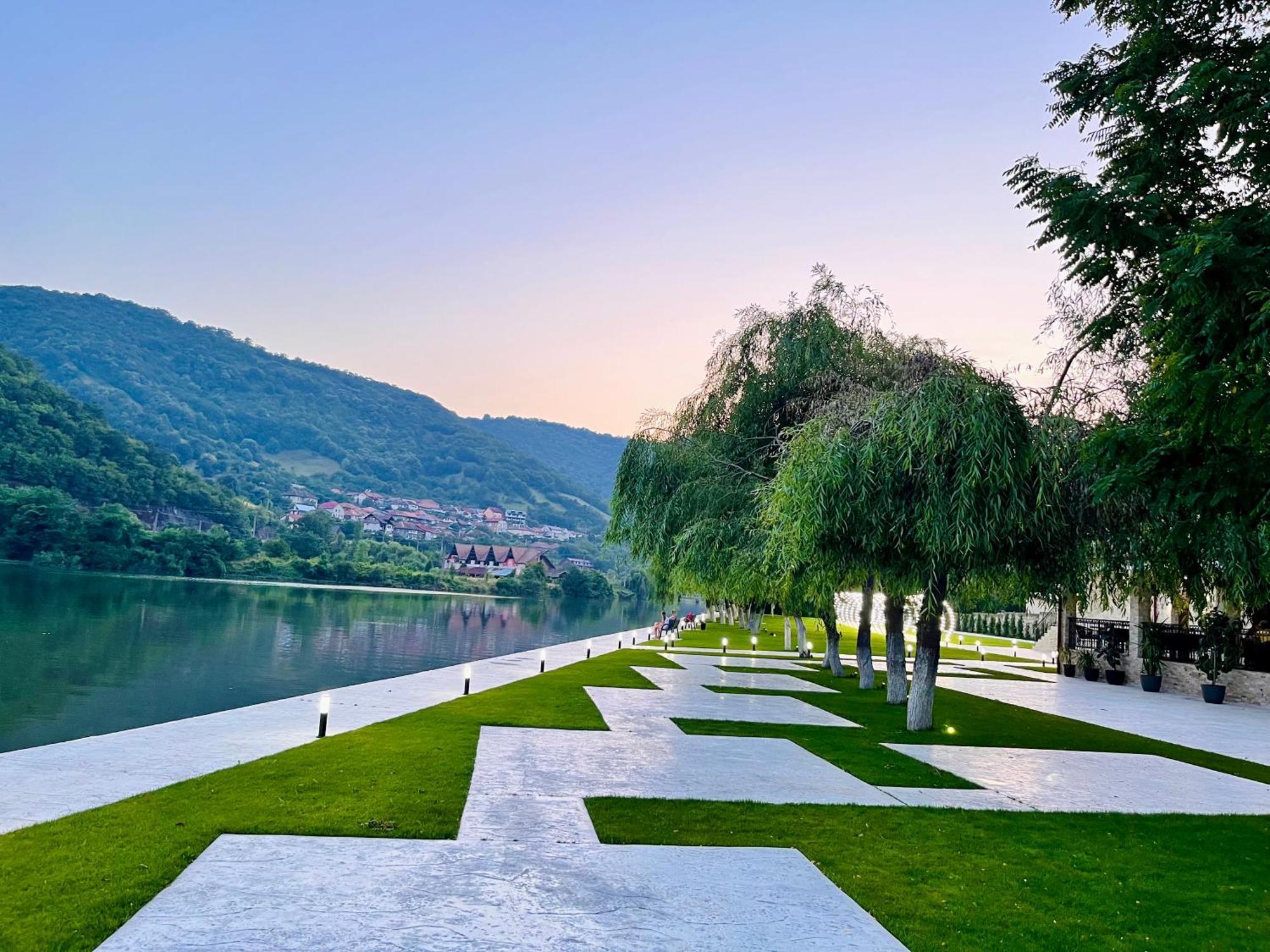 Vega Restaurant & 4* Orşova