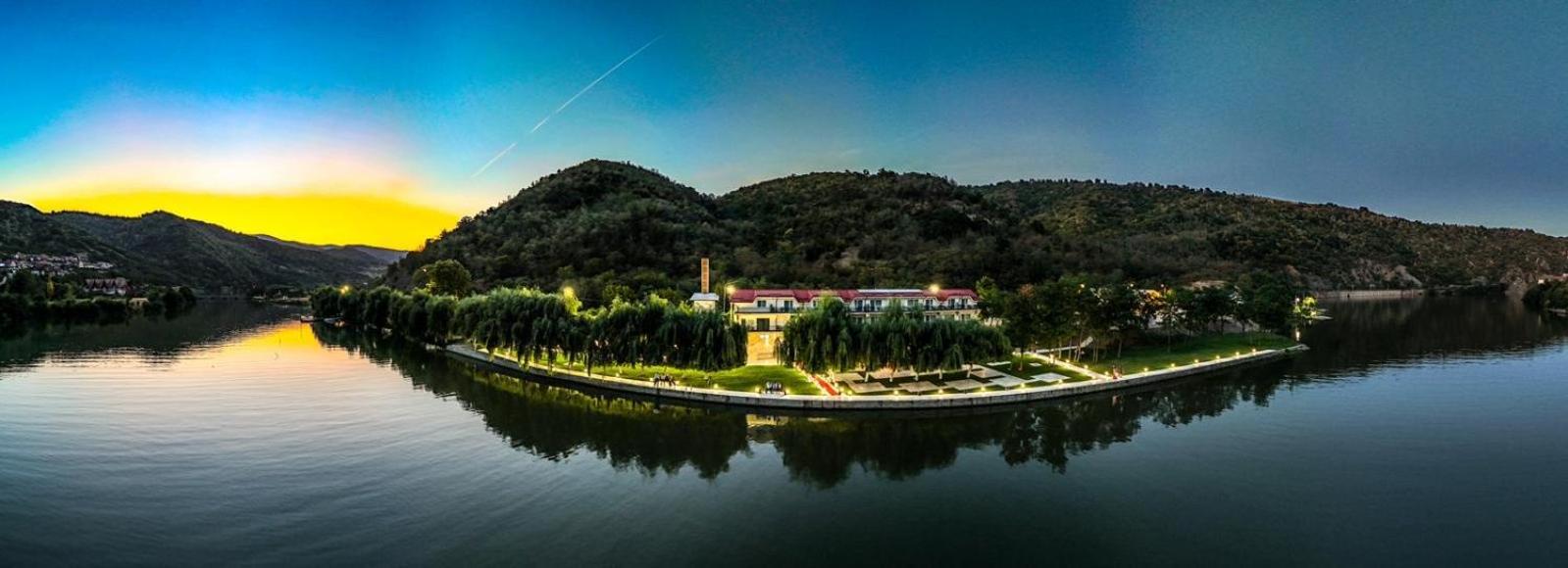 Vega Restaurant & 4* Orşova